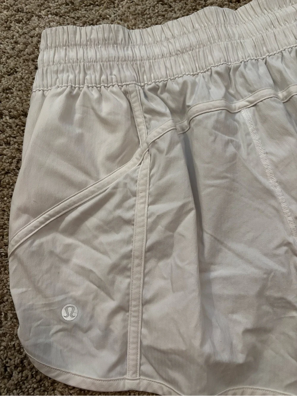 EUC! LULULEMON Hotty Hot low rise lined shorts. Size 8.